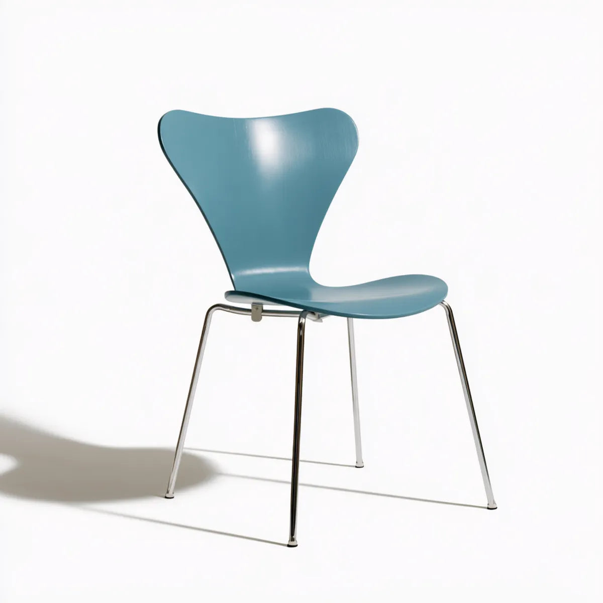 Curved Blue Molded Plywood Side Chair with Chrome Steel Legs, 19.7 x 20.5 x 31.5 in